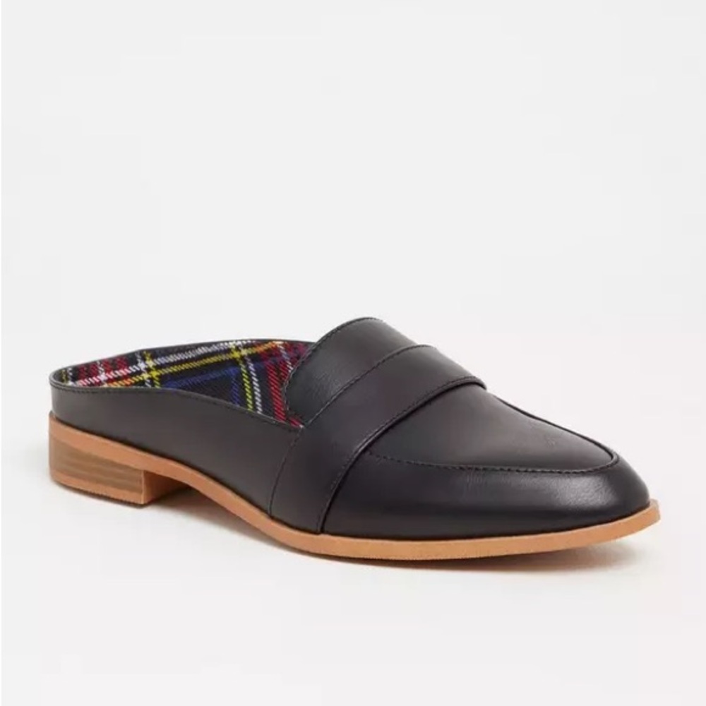 Torrid Slip-On Penny Loafer 9 Wide Black Faux Leather Classic Preppy Comfort